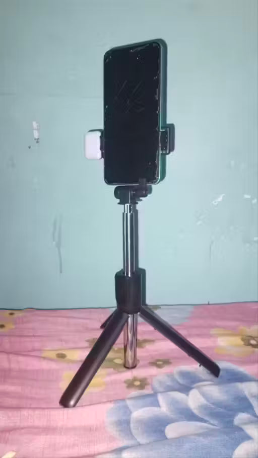 Bluetooth Extendable Selfie Stick with Wireless Remote