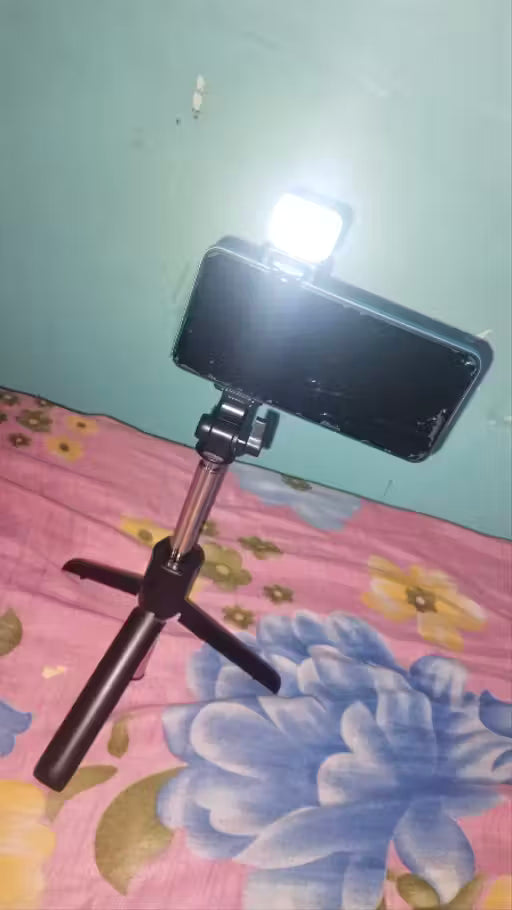 Bluetooth Extendable Selfie Stick with Wireless Remote